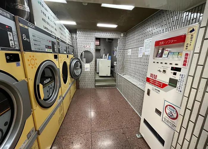 新宿 シングルルーム 複数ベッド、キッチン、ダイニングテーブル完備、短期、中期滞在に最適。