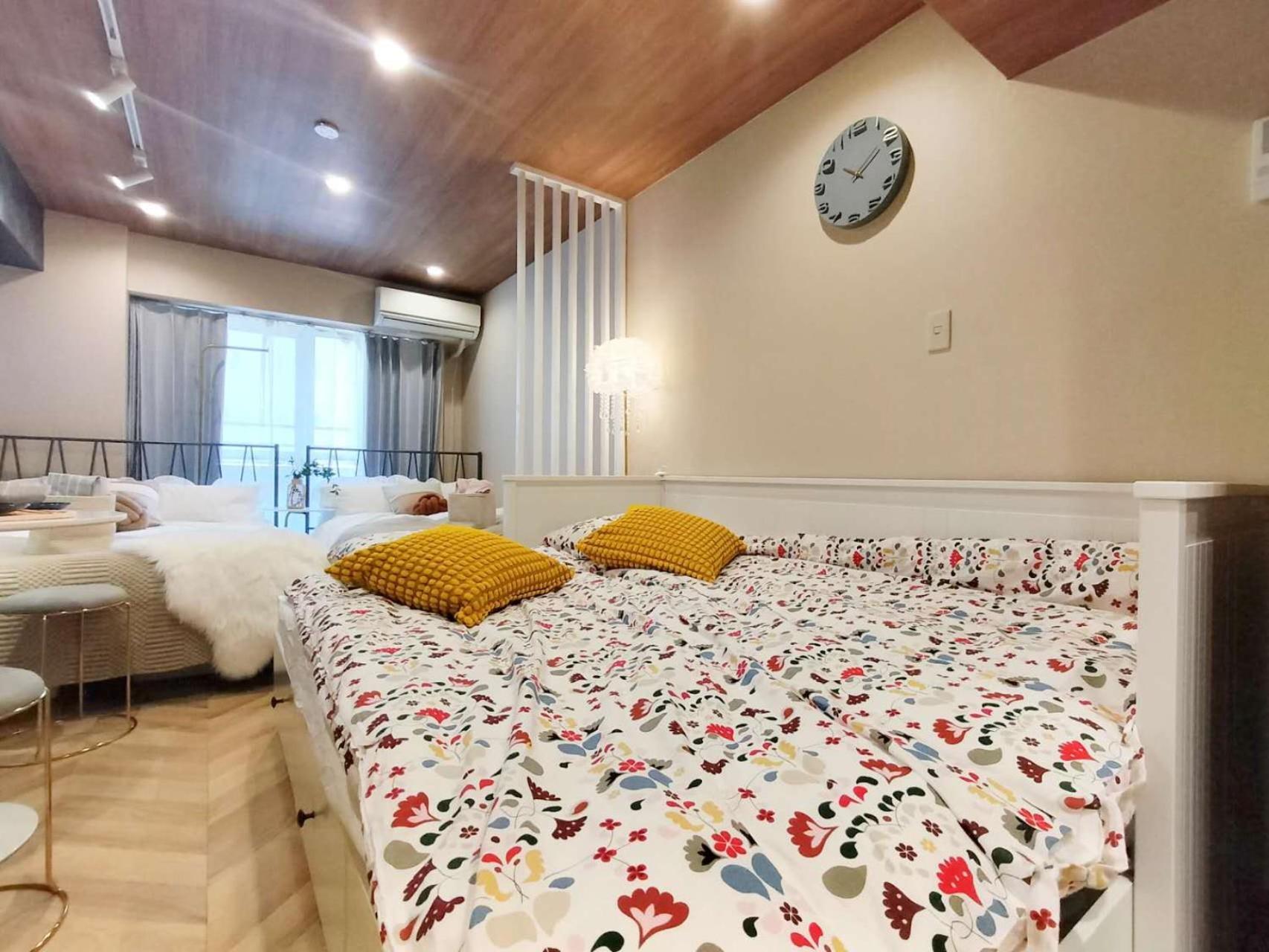 Apartment 新宿 シングルルーム 複数ベッド、キッチン、ダイニングテーブル完備、短期、中期滞在に最適。