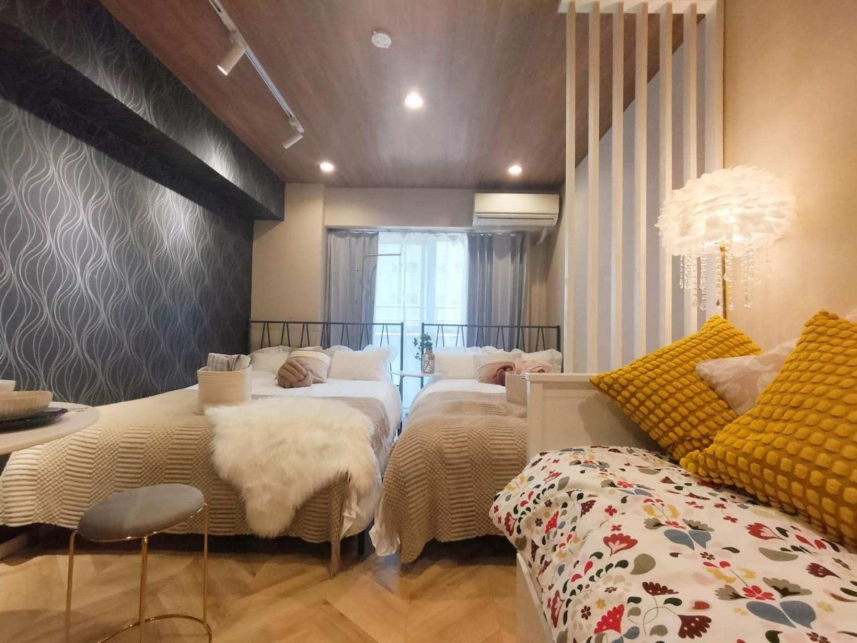 Apartment 新宿 シングルルーム 複数ベッド、キッチン、ダイニングテーブル完備、短期、中期滞在に最適。