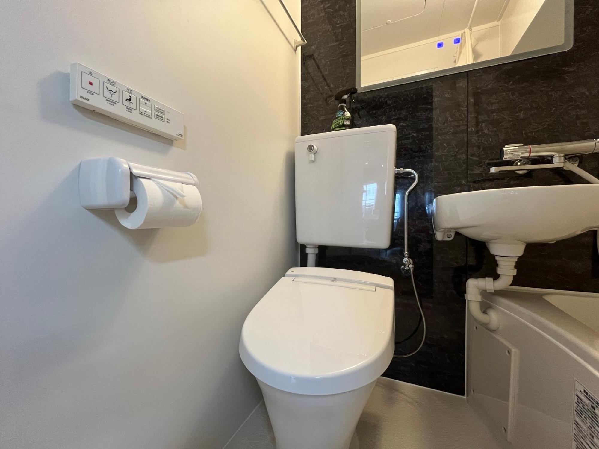 Apartamento 新宿 シングルルーム 複数ベッド、キッチン、ダイニングテーブル完備、短期、中期滞在に最適。